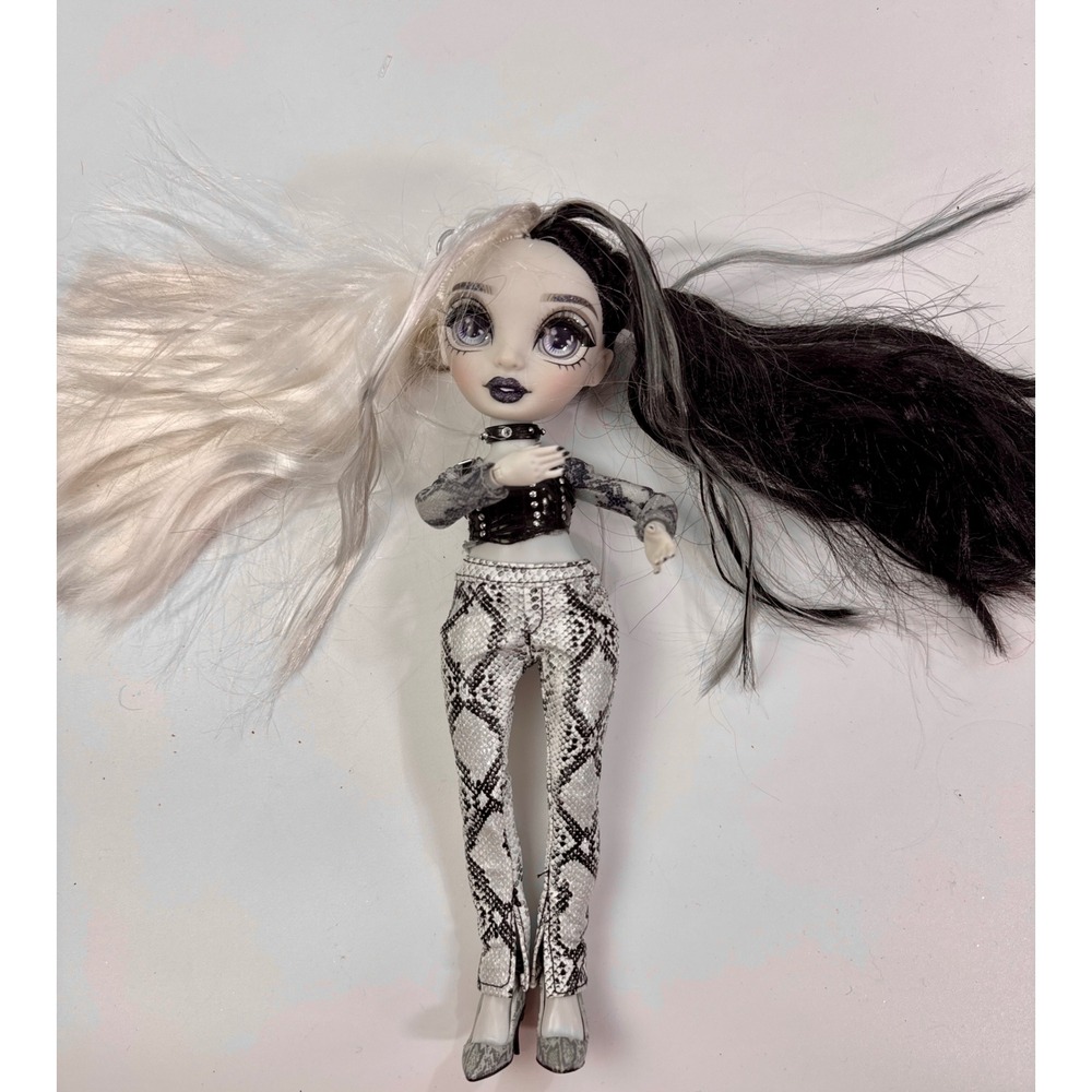 Rainbow High Shadow High‎ Heather Grayson Doll Black White Hair Snakeskin Outfit